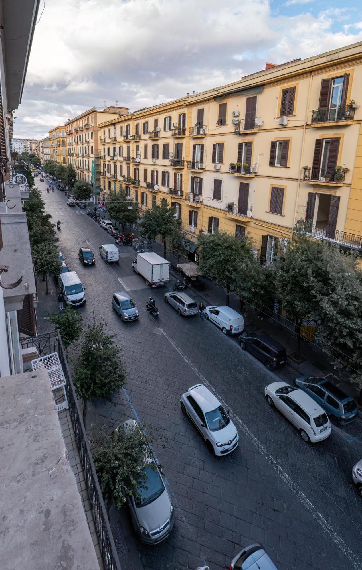 Garibaldi 125 Hotel Napoli Bagian luar foto