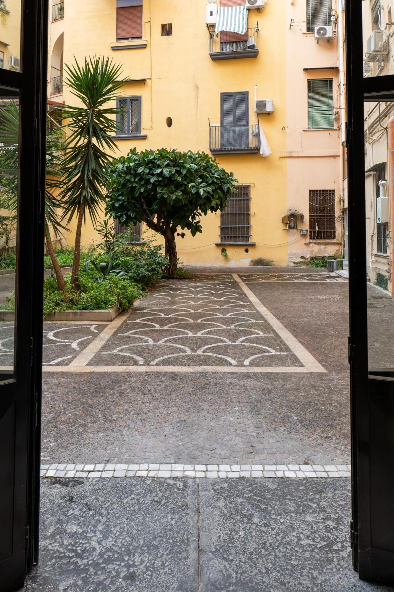 Garibaldi 125 Hotel Napoli Bagian luar foto